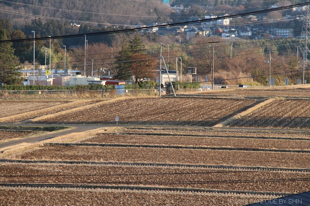 田起こし の頃の路傍にて ぶらり散歩で